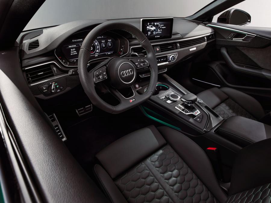 Интерьер Audi RS5 Sportback 2018 года  (NA) (фото 14 из 40)
